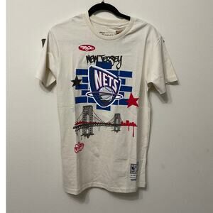 NWT Men's Cream Mitchell & Ness x Tats Cru NBA  New Jersey Nets T-shirt Sz S